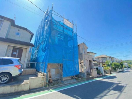 �_�ސ쌧���l�s�˒ˋ�앑��4���ڂ̐V�z��ˌ��Ă̑O�ʓ��H�܂ތ��n�ʐ^