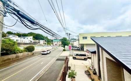 �_�ސ쌧���l�s�΋抛�����̐V�z��ˌ��Ă̏Z�˂���̒��]�ʐ^