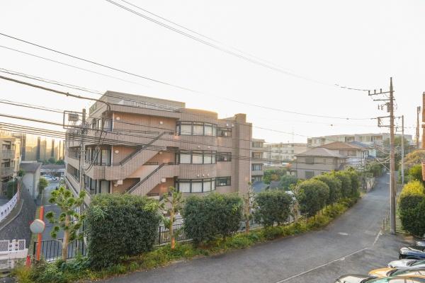 �_�ސ쌧���s�{�O�挢��2���ڂ̒��Ã}���V�����̏Z�˂���̒��]�ʐ^