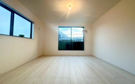 �_�ސ쌧���s�{�O����{��2���ڂ̐V�z��ˌ��Ă̐Q��