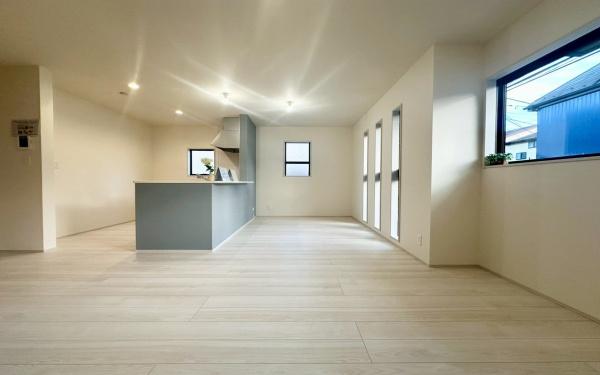 �_�ސ쌧���s�{�O����{��2���ڂ̐V�z��ˌ��Ẵ��r���O