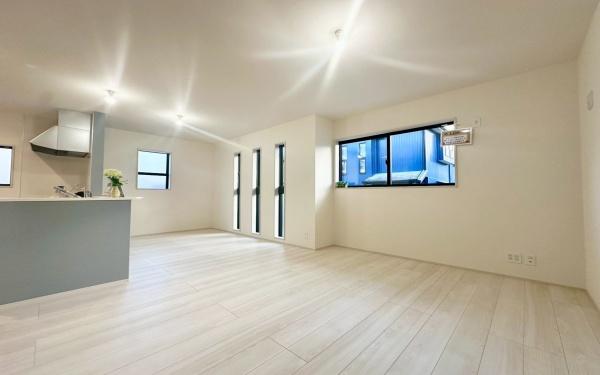 �_�ސ쌧���s�{�O����{��2���ڂ̐V�z��ˌ��Ẵ��r���O