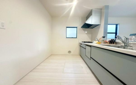 �_�ސ쌧���s�{�O����{��2���ڂ̐V�z��ˌ��ẴL�b�`��