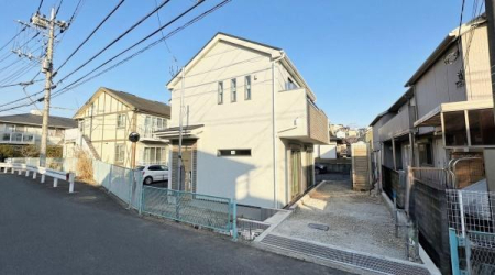 �_�ސ쌧���l�s�t���꒬�̐V�z��ˌ��Ă̑O�ʓ��H�܂ތ��n�ʐ^