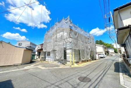 �_�ސ쌧���l�s���V�����̐V�z��ˌ��Ă̑O�ʓ��H�܂ތ��n�ʐ^