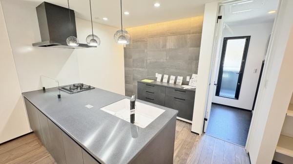 �����s���c�s�{���c�̐V�z��ˌ��ẴL�b�`��