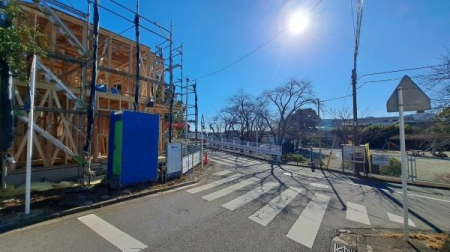 �_�ސ쌧���l�s����ѓc���̐V�z��ˌ��Ă̑O�ʓ��H�܂ތ��n�ʐ^