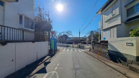 �_�ސ쌧���l�s����ѓc���̐V�z��ˌ��Ă̑O�ʓ��H�܂ތ��n�ʐ^