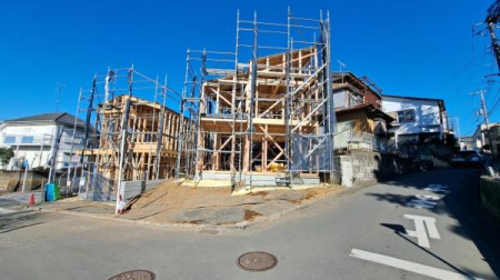 �_�ސ쌧���l�s����ѓc���̐V�z��ˌ��Ă̑O�ʓ��H�܂ތ��n�ʐ^