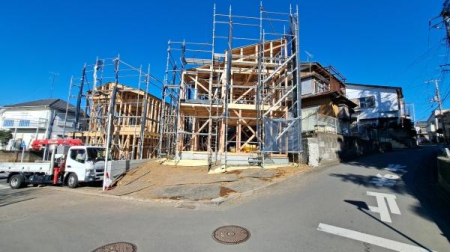 �_�ސ쌧���l�s����ѓc���̐V�z��ˌ��Ă̑O�ʓ��H�܂ތ��n�ʐ^