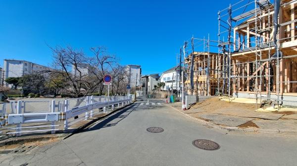 �_�ސ쌧���l�s����ѓc���̐V�z��ˌ��Ă̑O�ʓ��H�܂ތ��n�ʐ^