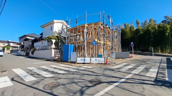 �_�ސ쌧���l�s����ѓc���̐V�z��ˌ��Ă̑O�ʓ��H�܂ތ��n�ʐ^