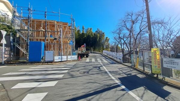 �_�ސ쌧���l�s����ѓc���̐V�z��ˌ��Ă̑O�ʓ��H�܂ތ��n�ʐ^