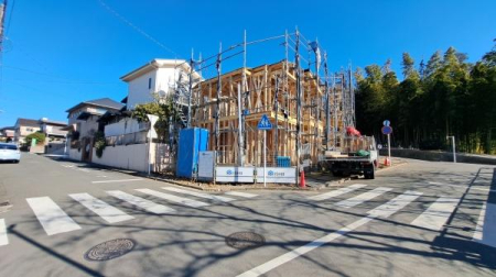 �_�ސ쌧���l�s����ѓc���̐V�z��ˌ��Ă̑O�ʓ��H�܂ތ��n�ʐ^