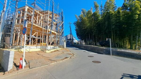 �_�ސ쌧���l�s����ѓc���̐V�z��ˌ��Ă̑O�ʓ��H�܂ތ��n�ʐ^