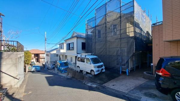 �_�ސ쌧���l�s��攒�S��3���ڂ̒��È�ˌ��Ă̑O�ʓ��H�܂ތ��n�ʐ^