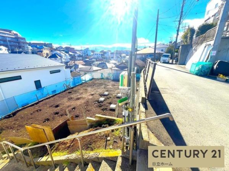 �_�ސ쌧���l�s�ߌ���n��5���ڂ̐V�z��ˌ��Ă̑O�ʓ��H�܂ތ��n�ʐ^