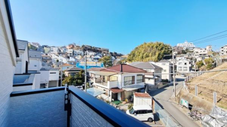 �_�ސ쌧���l�s��q��ێR1���ڂ̐V�z��ˌ��Ă̏Z�˂���̒��]�ʐ^