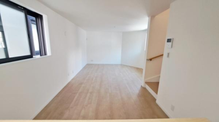 �_�ސ쌧���l�s��q��ێR1���ڂ̐V�z��ˌ��Ẵ��r���O