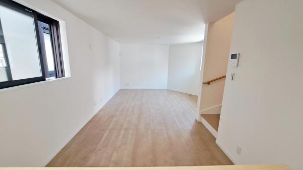 �_�ސ쌧���l�s��q��ێR1���ڂ̐V�z��ˌ��Ẵ��r���O