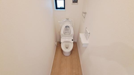 �_�ސ쌧���l�s��q��ێR1���ڂ̐V�z��ˌ��Ẵg�C��