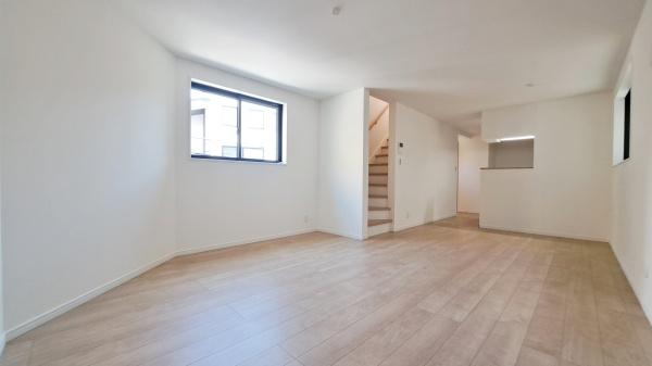 �_�ސ쌧���l�s��q��ێR1���ڂ̐V�z��ˌ��Ẵ��r���O