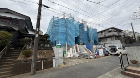 �_�ސ쌧���l�s���擌��]���u�̐V�z��ˌ��Ă̑O�ʓ��H�܂ތ��n�ʐ^