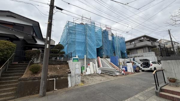 �_�ސ쌧���l�s���擌��]���u�̐V�z��ˌ��Ă̑O�ʓ��H�܂ތ��n�ʐ^