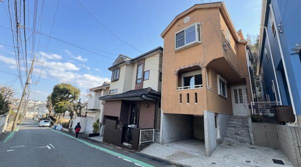 �_�ސ쌧���l�s�`������6���ڂ̒��È�ˌ��Ă̑O�ʓ��H�܂ތ��n�ʐ^