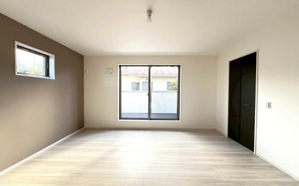 �_�ސ쌧���l�s�h��j���2���ڂ̐V�z��ˌ��Ă̎q������