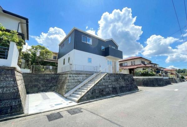 �_�ސ쌧���l�s�h��j���2���ڂ̐V�z��ˌ��Ă̑O�ʓ��H�܂ތ��n�ʐ^