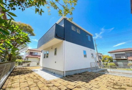 �_�ސ쌧���l�s�h��j���2���ڂ̐V�z��ˌ��Ă̑O�ʓ��H�܂ތ��n�ʐ^