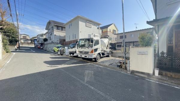 �_�ސ쌧���l�s���J�戢�v�a��3���ڂ̐V�z��ˌ��Ă̑O�ʓ��H�܂ތ��n�ʐ^