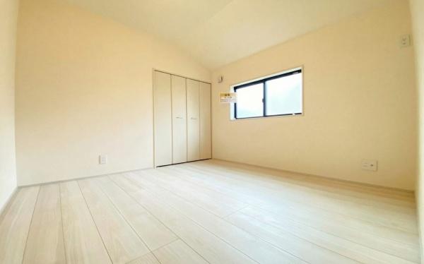 �_�ސ쌧���l�s����折���J��3���ڂ̐V�z��ˌ��Ă̎q������