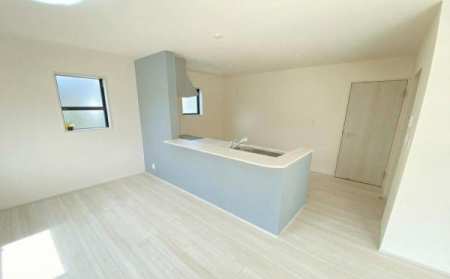 �_�ސ쌧���l�s����折���J��6���ڂ̐V�z��ˌ��ẴL�b�`��