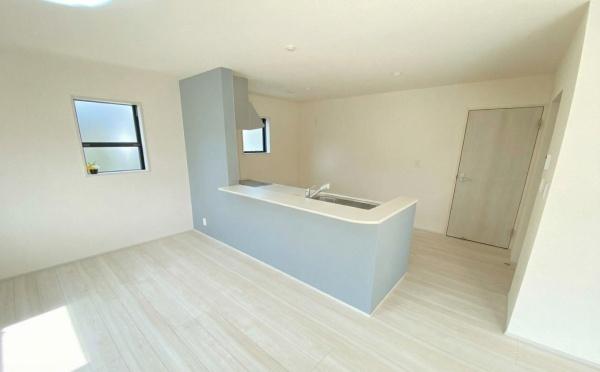 �_�ސ쌧���l�s����折���J��6���ڂ̐V�z��ˌ��ẴL�b�`��