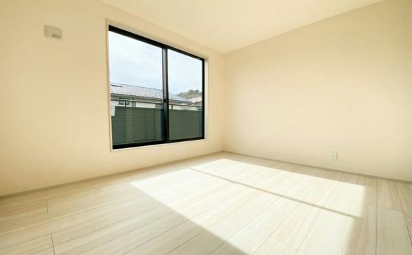 �_�ސ쌧���l�s����折���J��6���ڂ̐V�z��ˌ��Ă̎q������