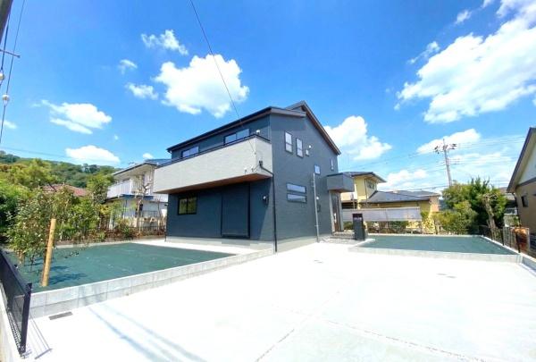 �_�ސ쌧���l�s����折���J��6���ڂ̐V�z��ˌ��Ă̑O�ʓ��H�܂ތ��n�ʐ^