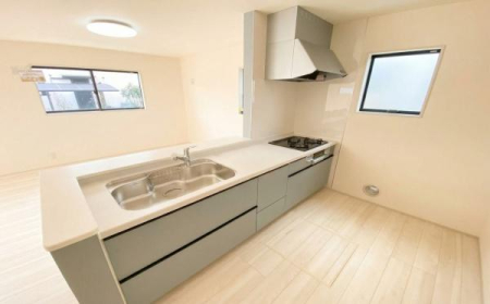 �_�ސ쌧���l�s����折���J��6���ڂ̐V�z��ˌ��ẴL�b�`��