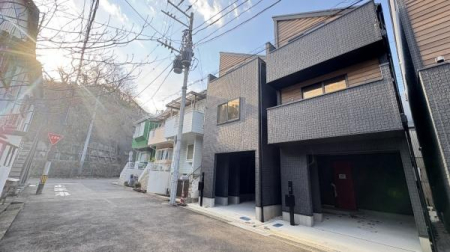 �_�ސ쌧���l�s�`�k����g4���ڂ̒��È�ˌ��Ă̑O�ʓ��H�܂ތ��n�ʐ^