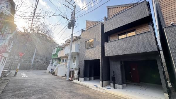 �_�ސ쌧���l�s�`�k����g4���ڂ̒��È�ˌ��Ă̑O�ʓ��H�܂ތ��n�ʐ^