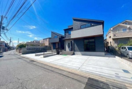 �_�ސ쌧���l�s���������̐V�z��ˌ��Ă̑O�ʓ��H�܂ތ��n�ʐ^