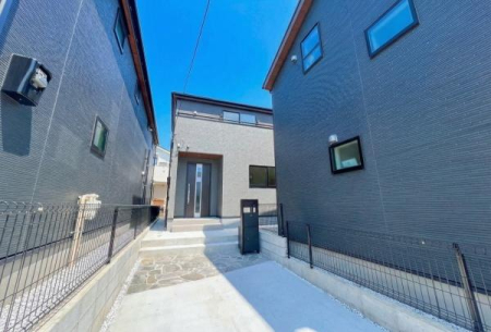 �_�ސ쌧���l�s���������̐V�z��ˌ��Ă̑O�ʓ��H�܂ތ��n�ʐ^