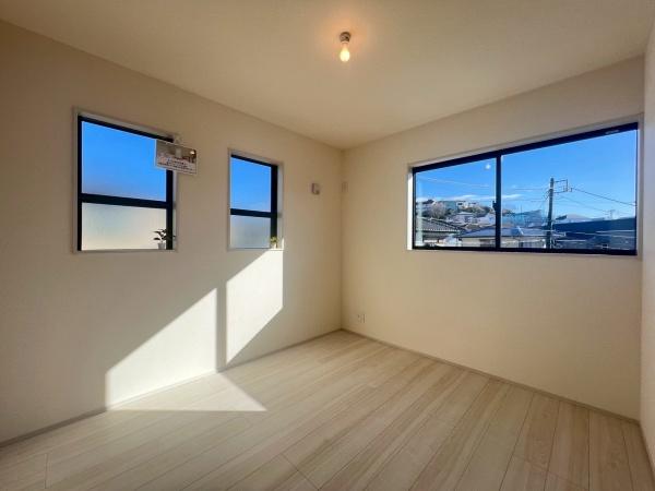 �_�ސ쌧���l�s����搼��2���ڂ̐V�z��ˌ��Ă̎q������