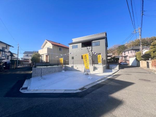 �_�ސ쌧���l�s����搼��2���ڂ̐V�z��ˌ��Ă̑O�ʓ��H�܂ތ��n�ʐ^