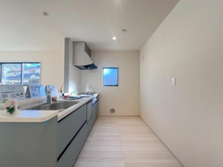 �_�ސ쌧���l�s����搼��2���ڂ̐V�z��ˌ��ẴL�b�`��