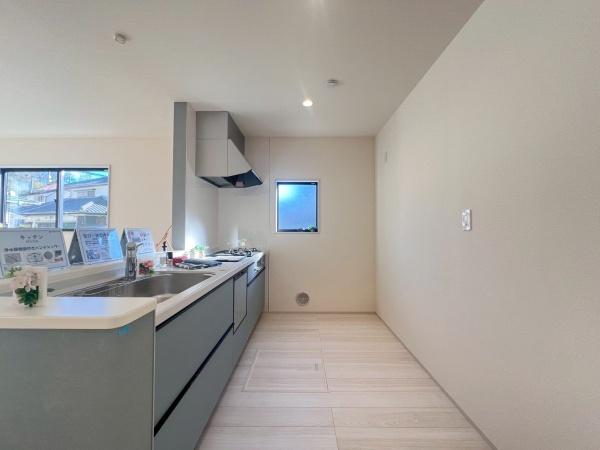 �_�ސ쌧���l�s����搼��2���ڂ̐V�z��ˌ��ẴL�b�`��