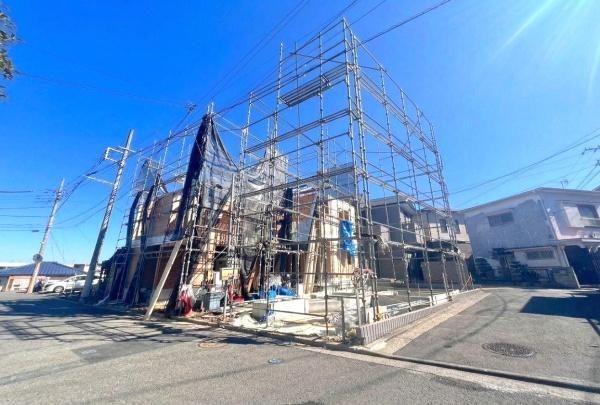 �_�ސ쌧���l�s�����x����1���ڂ̐V�z��ˌ��Ă̑O�ʓ��H�܂ތ��n�ʐ^