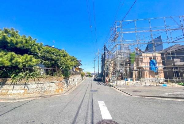 �_�ސ쌧���l�s�����x����1���ڂ̐V�z��ˌ��Ă̑O�ʓ��H�܂ތ��n�ʐ^