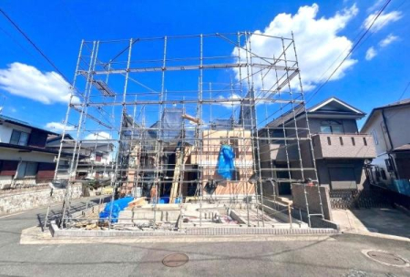 �_�ސ쌧���l�s�����x����1���ڂ̐V�z��ˌ��Ă̑O�ʓ��H�܂ތ��n�ʐ^